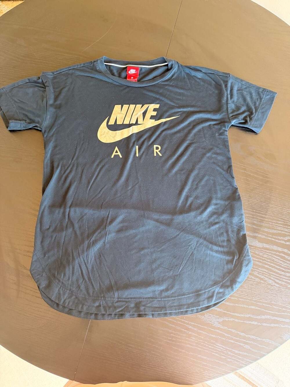 Vintage Nike Air Women's Metallic Gold Logo Curved Hem T-Shirt